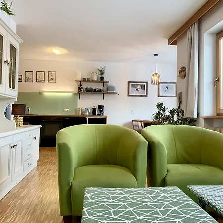 Stroblhof Apartment *